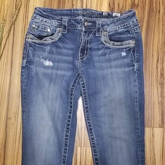 Miss Me Jean's 29x27 flower cuffed - Picture 4 of 11